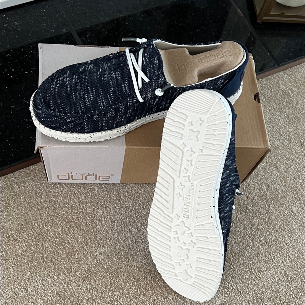 Hey Dude Woman or Men Dark Blue Slip-On Loafers Wendy Sox- Navy New in box - Picture 2 of 5